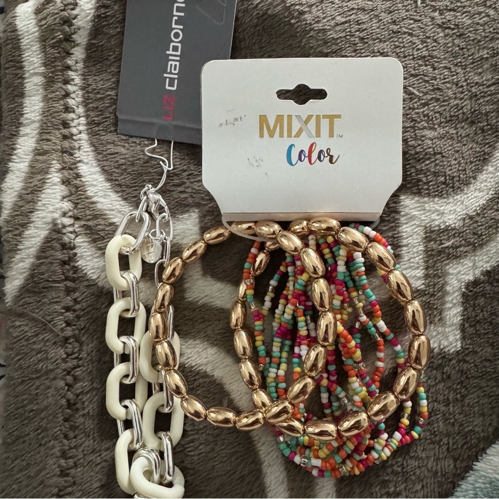 Bracelets lot of‎ two